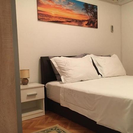 מאקרסקה Apartment Zeljko מראה חיצוני תמונה